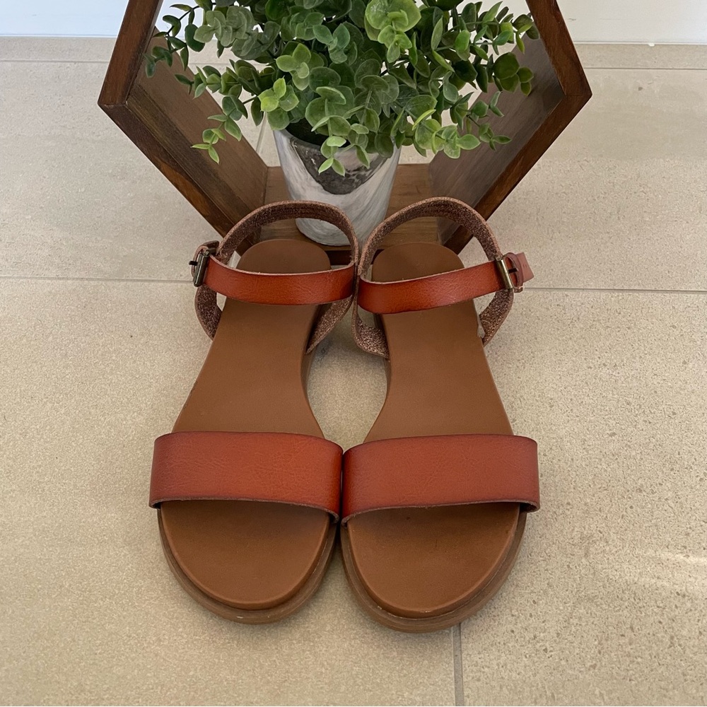 Universal Thread Cognac Sandals Size 7.5